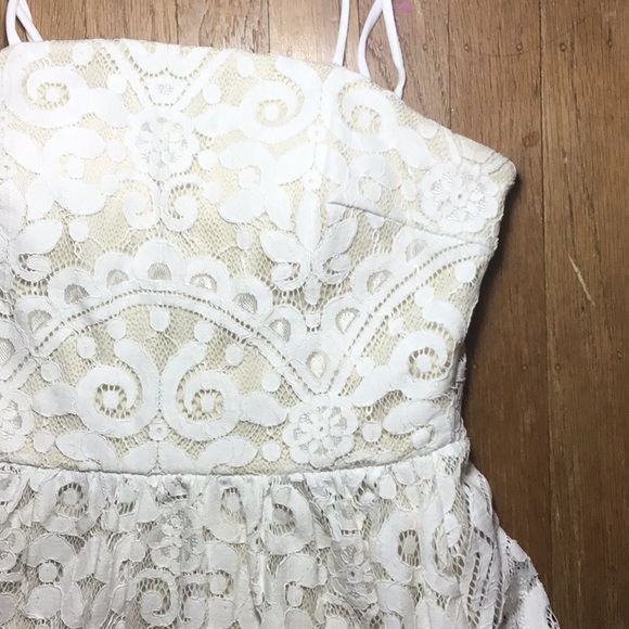White lace dress - Picture 3 of 3